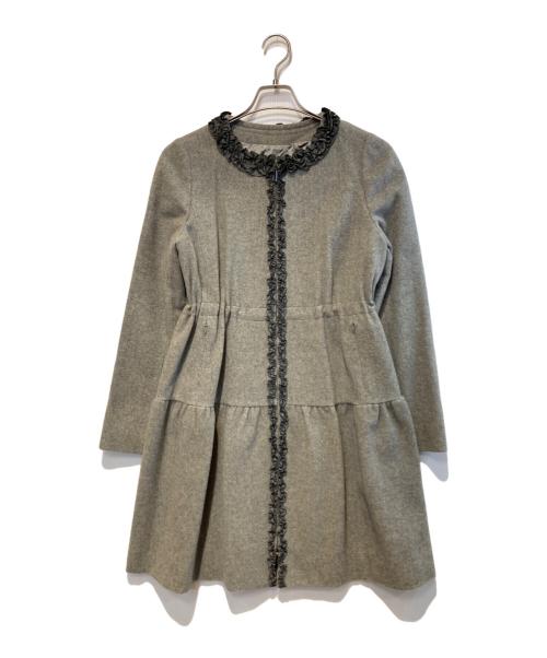TO BE CHIC（トゥービーシック）TO BE CHIC (トゥービーシック) フリルティアードコート グレー サイズ:40の古着・服飾アイテム