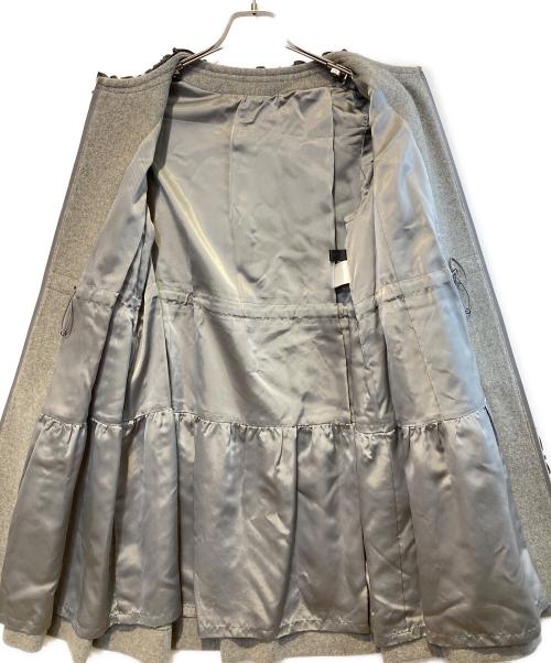 TO BE CHIC（トゥービーシック）TO BE CHIC (トゥービーシック) フリルティアードコート グレー サイズ:40の古着・服飾アイテム