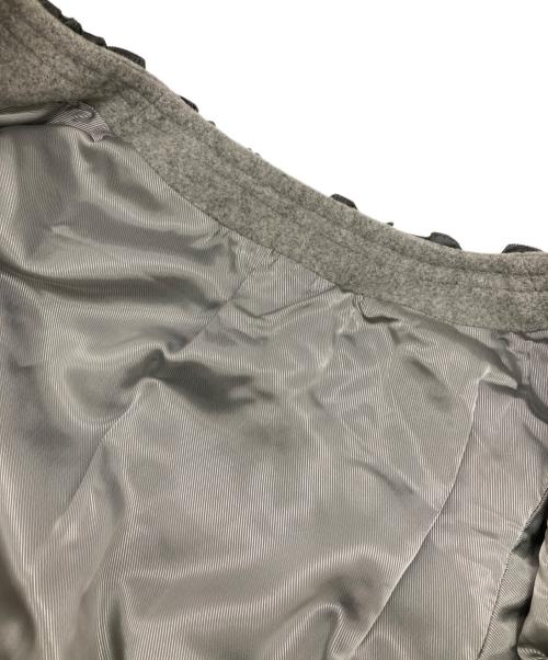 TO BE CHIC（トゥービーシック）TO BE CHIC (トゥービーシック) フリルティアードコート グレー サイズ:40の古着・服飾アイテム