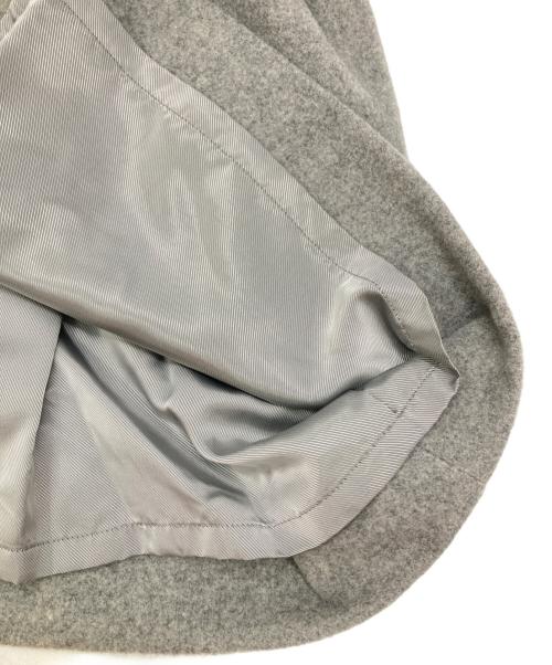 TO BE CHIC（トゥービーシック）TO BE CHIC (トゥービーシック) フリルティアードコート グレー サイズ:40の古着・服飾アイテム