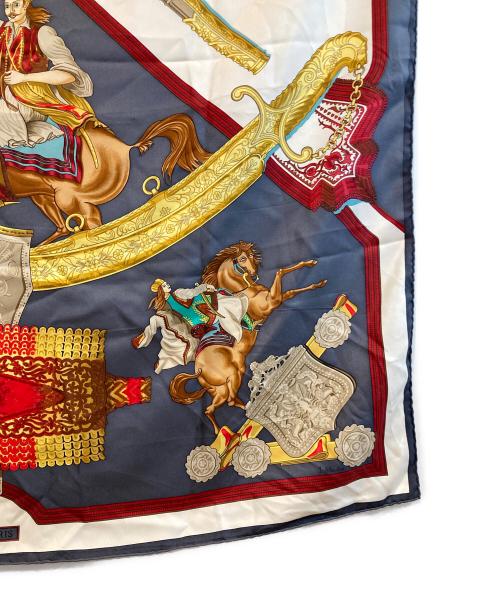 HERMES（エルメス）HERMES (エルメス) カレ90 グレー×ホワイトの古着・服飾アイテム