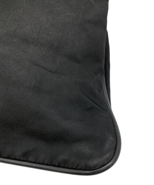 PRADA（プラダ）PRADA (プラダ) ロゴプレートナイロンショルダーバッグ ブラックの古着・服飾アイテム