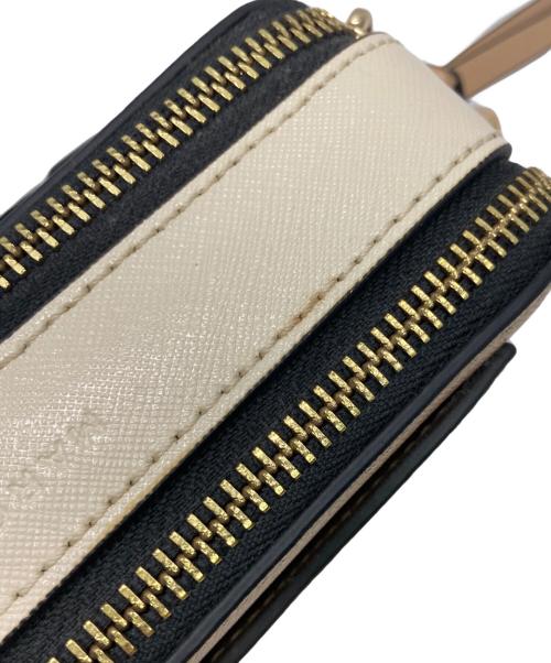 MARC JACOBS（マークジェイコブズ）MARC JACOBS (マークジェイコブズ) THE SNAPSHOT カメラバッグ ベージュ×グリーンの古着・服飾アイテム