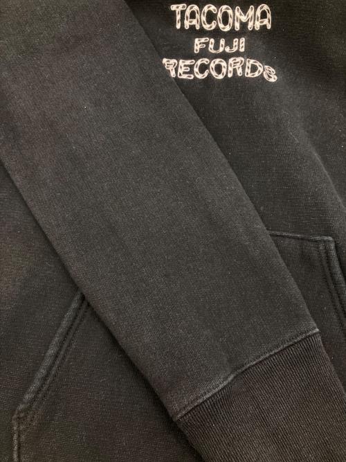 TACOMA FUJI RECORDS（タコマ フジ レコード）TACOMA FUJI RECORDS (タコマ フジ レコード) ロゴプリントパーカー ブラック サイズ:Lの古着・服飾アイテム