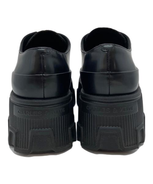 CHARLES & KEITH（チャールズアンドキース）CHARLES & KEITH (チャールズアンドキース) ジップアップ プラットフォームローファー ブラック サイズ:38の古着・服飾アイテム