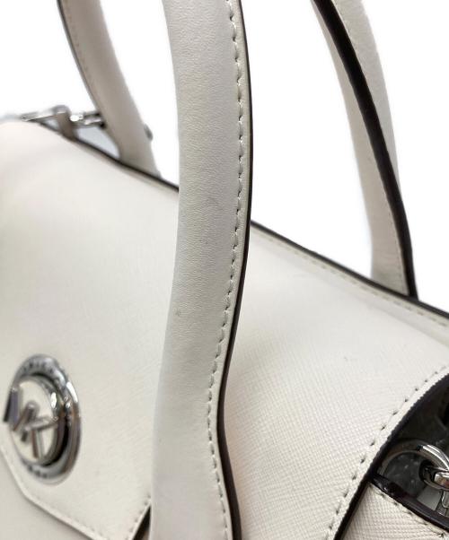 MICHAEL KORS（マイケル・コース）MICHAEL KORS (マイケル・コース) Carmen Small Saffiano Leather Belted Satchel ホワイトの古着・服飾アイテム