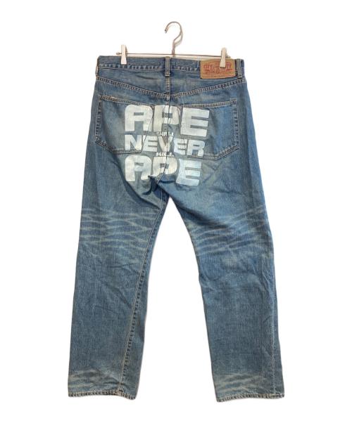 A BATHING APE（ア ベイシング エイプ）A BATHING APE (ア ベイシング エイプ) バックペイントデニムパンツ ブルー サイズ:不明の古着・服飾アイテム