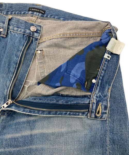 A BATHING APE（ア ベイシング エイプ）A BATHING APE (ア ベイシング エイプ) バックペイントデニムパンツ ブルー サイズ:不明の古着・服飾アイテム