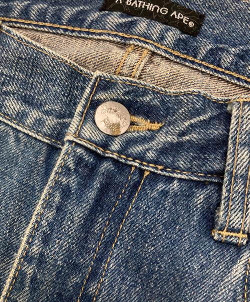 A BATHING APE（ア ベイシング エイプ）A BATHING APE (ア ベイシング エイプ) バックペイントデニムパンツ ブルー サイズ:不明の古着・服飾アイテム