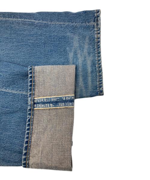 A BATHING APE（ア ベイシング エイプ）A BATHING APE (ア ベイシング エイプ) バックペイントデニムパンツ ブルー サイズ:不明の古着・服飾アイテム