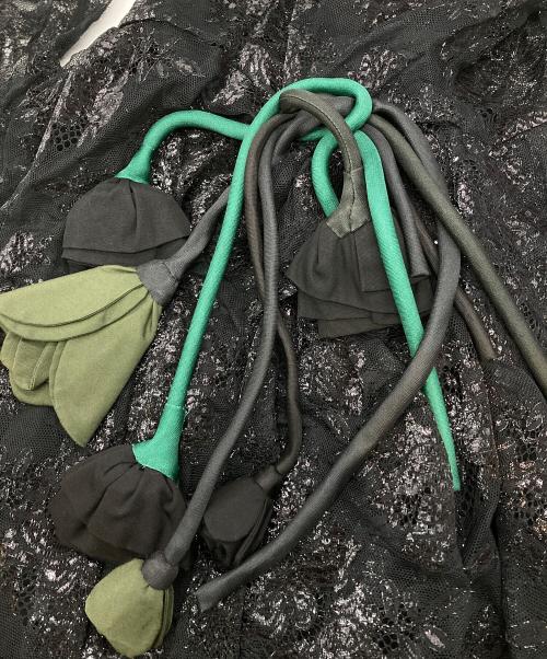 PRADA（プラダ）PRADA (プラダ) デコレーションフラワー付きワンピース ブラック サイズ:38の古着・服飾アイテム