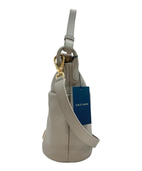 COLE HAAN（コールハーン）COLE HAAN (コールハーン) エッセンシャルソフトバケットバッグ グレー 未使用品の古着・服飾アイテム