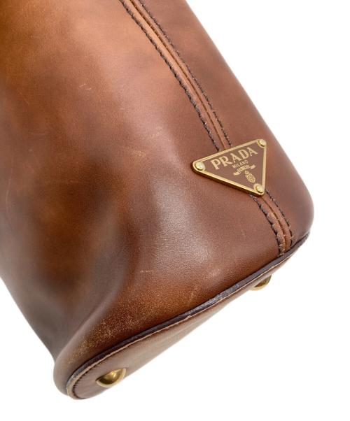 PRADA（プラダ）PRADA (プラダ) バケットレザーワンショルダーバッグ ブラウンの古着・服飾アイテム