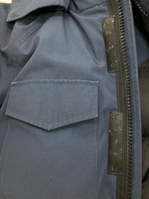 CANADA GOOSE（カナダグース）CANADA GOOSE (カナダグース) KAMLOOPS ネイビー サイズ:Mの古着・服飾アイテム