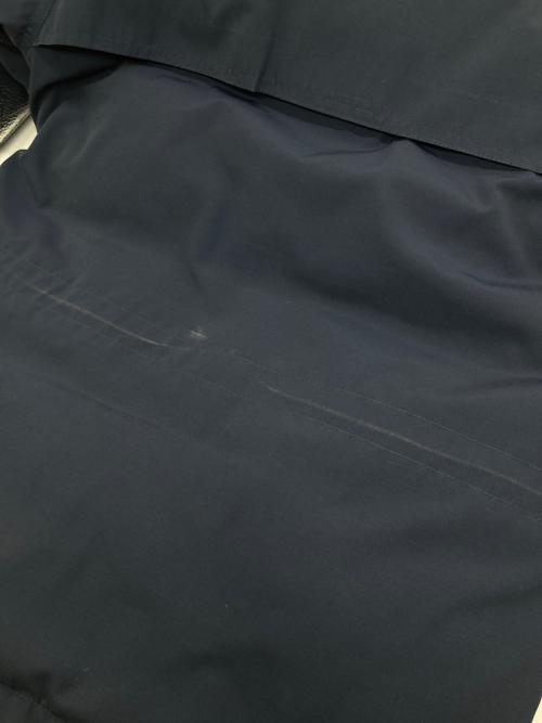 CANADA GOOSE（カナダグース）CANADA GOOSE (カナダグース) KAMLOOPS ネイビー サイズ:Mの古着・服飾アイテム