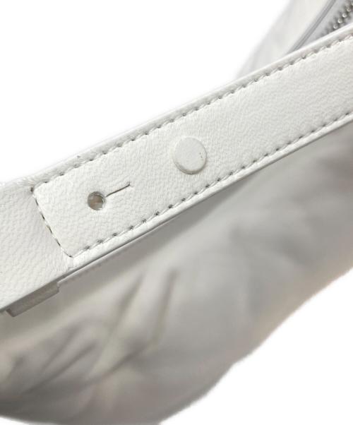 Maison Margiela（メゾンマルジェラ）Maison Margiela (メゾンマルジェラ) Glam Slam ショルダーバッグ S ホワイトの古着・服飾アイテム