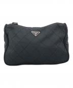PRADAプラダ）の古着「トライアングルロゴキルティングマルチポーチ」｜ブラック