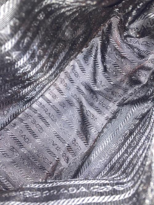 PRADA（プラダ）PRADA (プラダ) トライアングルロゴキルティングマルチポーチ ブラックの古着・服飾アイテム