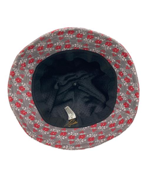 Needles（ニードルズ）Needles (ニードルズ) Bermuda Hat グレー×レッド サイズ:Lの古着・服飾アイテム