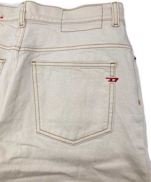 DIESEL（ディーゼル）DIESEL (ディーゼル) bootcut and flare jeans 2000 widee ホワイト サイズ:29×32の古着・服飾アイテム