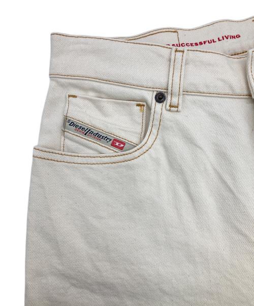 DIESEL（ディーゼル）DIESEL (ディーゼル) bootcut and flare jeans 2000 widee ホワイト サイズ:29×32の古着・服飾アイテム