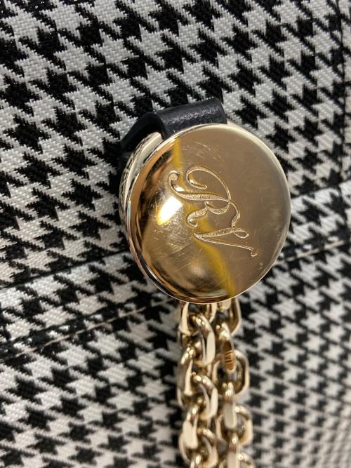 Roger Vivier（ロジェ ヴィヴィエ）Roger Vivier (ロジェ ヴィヴィエ) 千鳥柄チェーンバックパック ホワイト×ブラックの古着・服飾アイテム