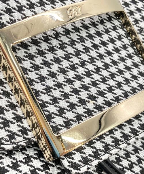 Roger Vivier（ロジェ ヴィヴィエ）Roger Vivier (ロジェ ヴィヴィエ) 千鳥柄チェーンバックパック ホワイト×ブラックの古着・服飾アイテム