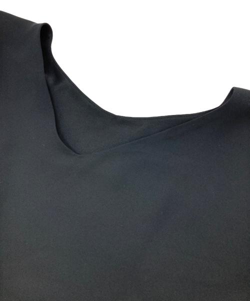 JENNE（ジェンヌ）JENNE (ジェンヌ) Vネックフラワーメローケープ ブラック サイズ:Sの古着・服飾アイテム