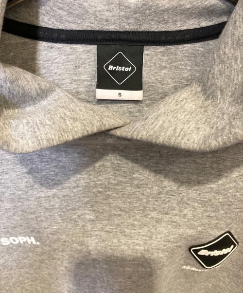 F.C.Real Bristol（エフシーレアルブリストル）F.C.Real Bristol (エフシーレアルブリストル) TECH SWEAT TEAM BAGGY HOODIE グレー サイズ:Sの古着・服飾アイテム