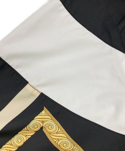 VERSACE（ヴェルサーチェ）VERSACE (ヴェルサーチェ) バロックプリントジップアップトラックジャケット ブラック×ホワイト サイズ:44の古着・服飾アイテム