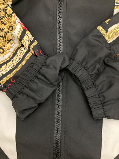 VERSACE（ヴェルサーチェ）VERSACE (ヴェルサーチェ) バロックプリントジップアップトラックジャケット ブラック×ホワイト サイズ:44の古着・服飾アイテム