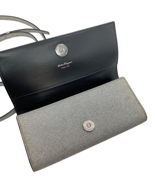 Salvatore Ferragamo（サルヴァトーレ フェラガモ）Salvatore Ferragamo (サルヴァトーレ フェラガモ) ヴァラリボングリッターショルダーウォレットの古着・服飾アイテム