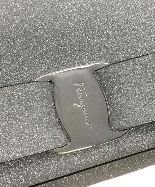 Salvatore Ferragamo（サルヴァトーレ フェラガモ）Salvatore Ferragamo (サルヴァトーレ フェラガモ) ヴァラリボングリッターショルダーウォレットの古着・服飾アイテム