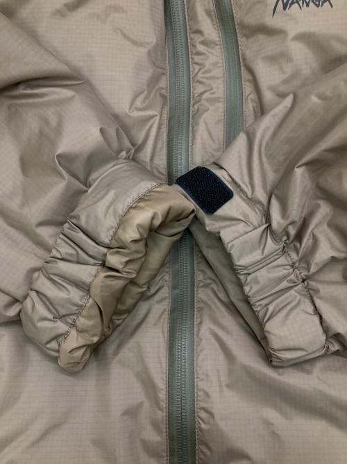 NANGA（ナンガ）NANGA (ナンガ) AURORA LIGHT STAND COLLAR DOWN JACKET ベージュ サイズ:XLの古着・服飾アイテム