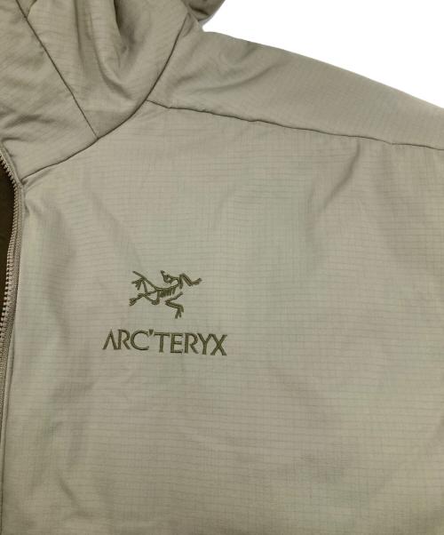ARC'TERYX（アークテリクス）ARC'TERYX (アークテリクス) ATOM AR HOODY ベージュ サイズ:XLの古着・服飾アイテム