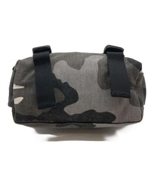SUPREME（シュプリーム）SUPREME (シュプリーム) Snow Camo Mini Messenger Bag ホワイト×ブラックの古着・服飾アイテム