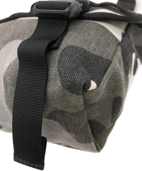 SUPREME（シュプリーム）SUPREME (シュプリーム) Snow Camo Mini Messenger Bag ホワイト×ブラックの古着・服飾アイテム