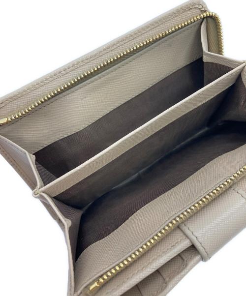 PRADA（プラダ）PRADA (プラダ) 2つ折り財布 ベージュの古着・服飾アイテム