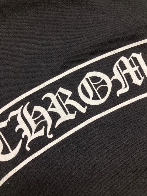 CHROME HEARTS（クロムハーツ）CHROME HEARTS (クロムハーツ) ホースシュー×スクロールラベルプリントカットソー ブラック サイズ:Mの古着・服飾アイテム