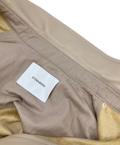 STERNBERG（スタンバーグ）STERNBERG (スタンバーグ) フェイクレザージャケット ベージュ サイズ:Mの古着・服飾アイテム