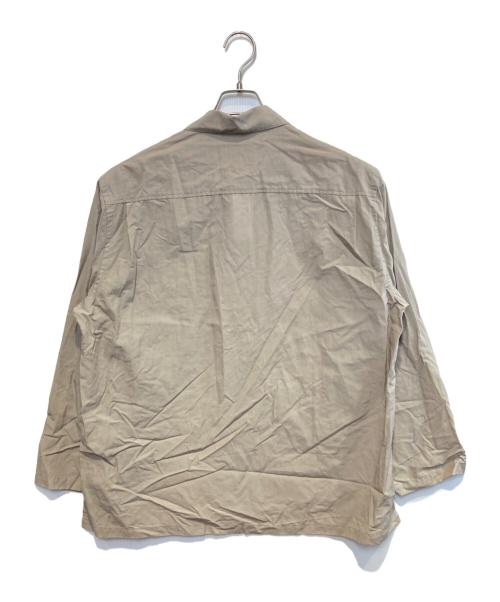 STILL BY HAND（スティルバイハンド）STILL BY HAND (スティルバイハンド) スキッパープルオーバーシャツ ベージュ サイズ:46 未使用品の古着・服飾アイテム