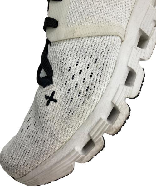 on（オン）on (オン) Cloud X 4 ホワイト×ブラック サイズ:US　M9.5の古着・服飾アイテム