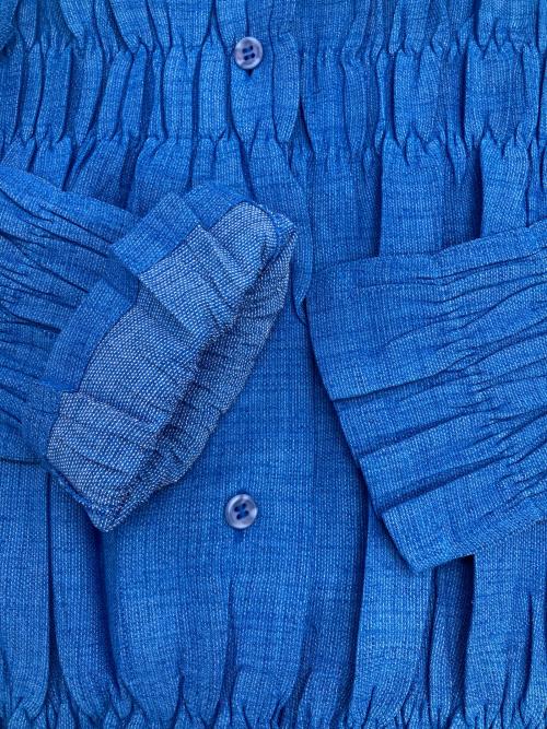 ISSEY MIYAKE（イッセイミヤケ）ISSEY MIYAKE (イッセイミヤケ) プリーツシャツブラウス ブルー サイズ:2の古着・服飾アイテム