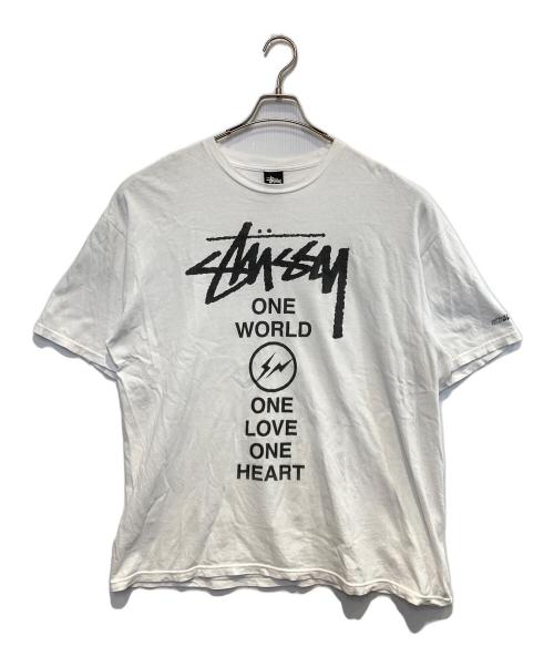 stussy（ステューシー）stussy (ステューシー) FRAGMENT DESIGN (フラグメントデザイン) ONE WORLD ONE LOVE ONE HEART TEE ホワイト サイズ:XLの古着・服飾アイテム