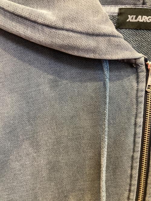 X-LARGE（エクストララージ）X-LARGE (エクストララージ) PIGMENT DYED EMBOSS LOGO ZIP HOODED SWEAT ブルー サイズ:XLの古着・服飾アイテム