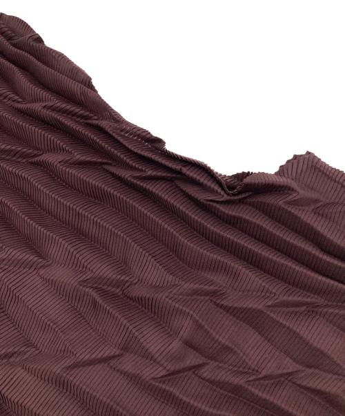 me ISSEY MIYAKE（ミーイッセイ ミヤケ）me ISSEY MIYAKE (ミーイッセイ ミヤケ) アコーディオンプリーツカットソー ブラウン サイズ:Freeの古着・服飾アイテム