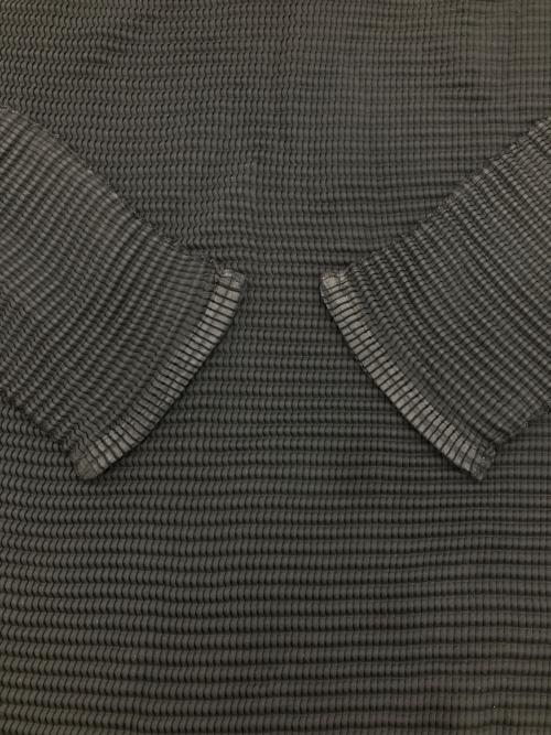 me ISSEY MIYAKE（ミーイッセイ ミヤケ）me ISSEY MIYAKE (ミーイッセイ ミヤケ) ジャバラタートルネック ブラック サイズ:Freeの古着・服飾アイテム