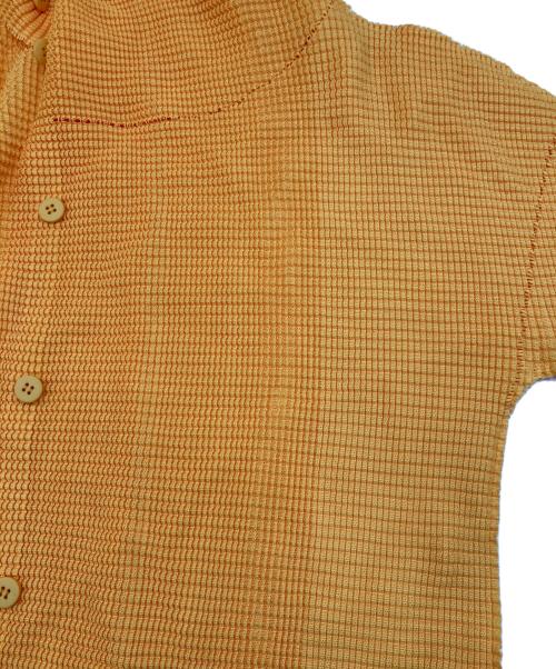 me ISSEY MIYAKE（ミーイッセイ ミヤケ）me ISSEY MIYAKE (ミーイッセイ ミヤケ) プリーツシャツ イエロー サイズ:FREEの古着・服飾アイテム