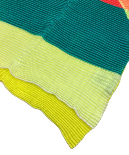 ISSEY MIYAKE（イッセイミヤケ）ISSEY MIYAKE (イッセイミヤケ) ノースリーブプリーツカットソー グリーン×オレンジ サイズ:2の古着・服飾アイテム