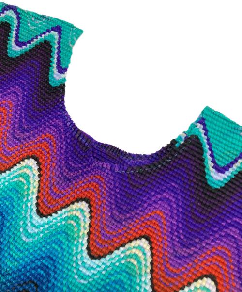 me ISSEY MIYAKE（ミーイッセイ ミヤケ）me ISSEY MIYAKE (ミーイッセイ ミヤケ) ノースリーブプリーツカットソー ブルー×グリーン サイズ:FREEの古着・服飾アイテム